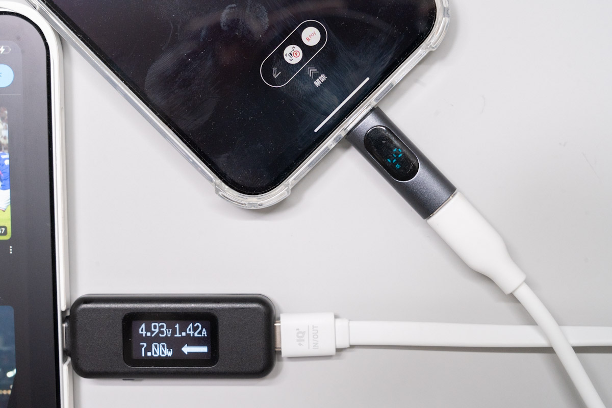 Anker Power Bank (10000mAh, Fusion, Built-In USB-C ケーブル)で2台同時充電