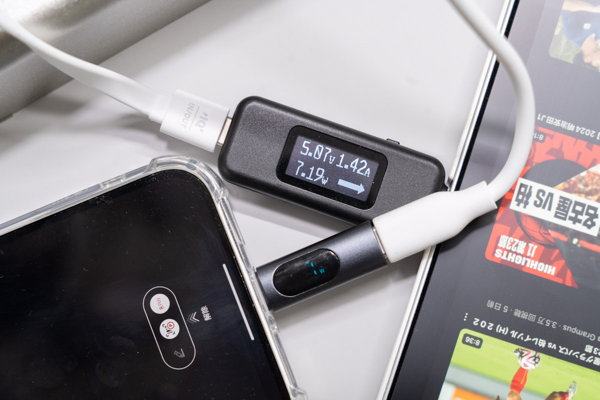 Anker Power Bank (10000mAh, Fusion, Built-In USB-C ケーブル)で2台同時充電