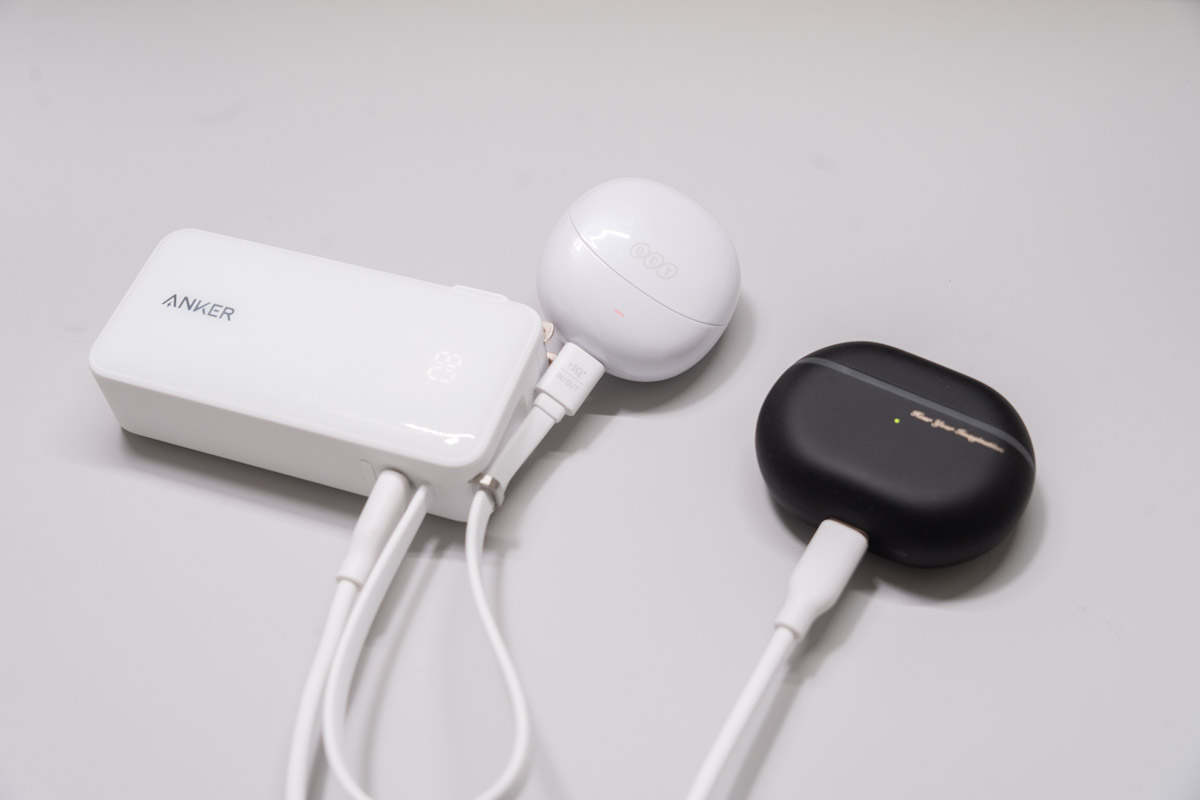 Anker Power Bank (10000mAh, Fusion, Built-In USB-C ケーブル)で2台同時充電