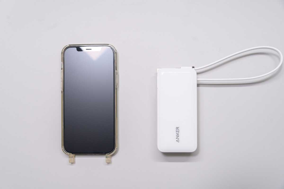 iPhone12とAnker Power Bank (10000mAh, Fusion, Built-In USB-C ケーブル)