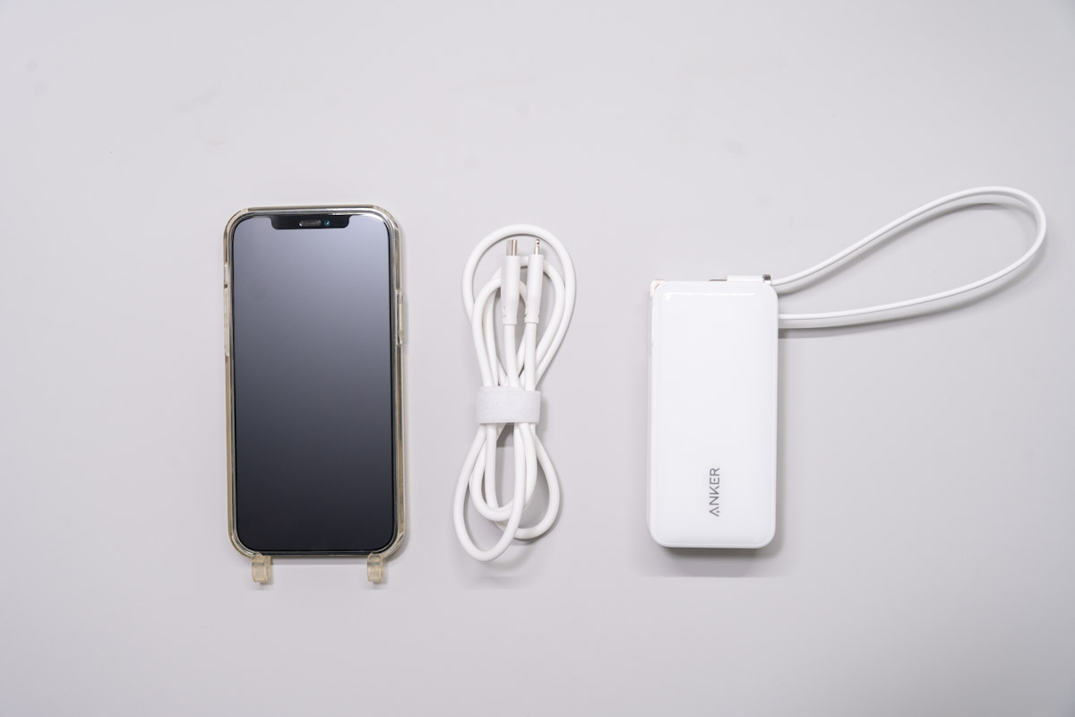 iPhone12とLightningケーブルとAnker Power Bank (10000mAh, Fusion, Built-In USB-C ケーブル)