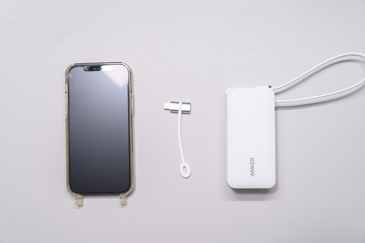 iPhone12とLightningコネクタとAnker Power Bank (10000mAh, Fusion, Built-In USB-C ケーブル)