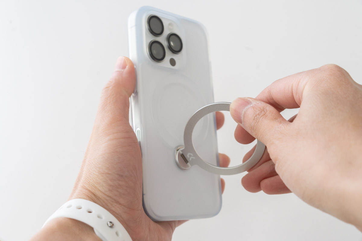 CASEKOO MagicStand Proの内蔵スタンドは便利