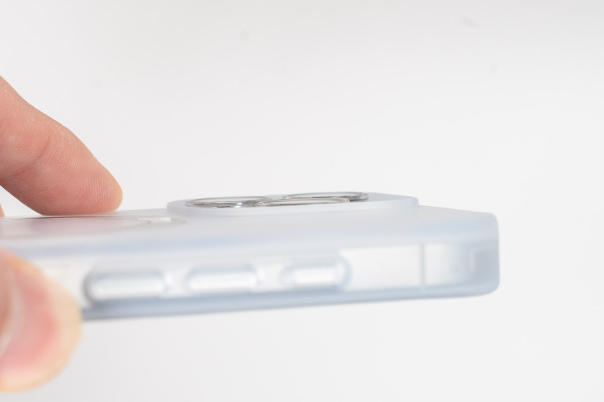 CASEKOO MagicStand ProをiPhoneに装着