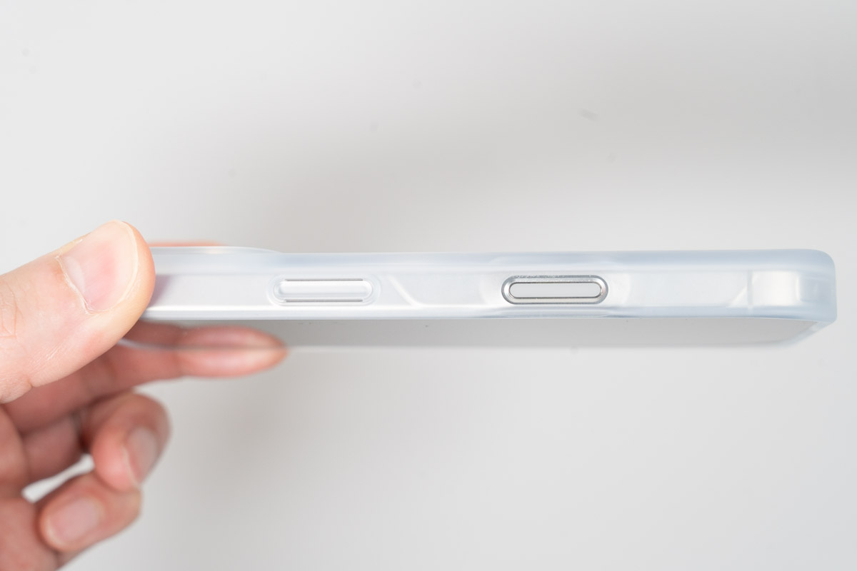 CASEKOO MagicStand ProをiPhoneに装着