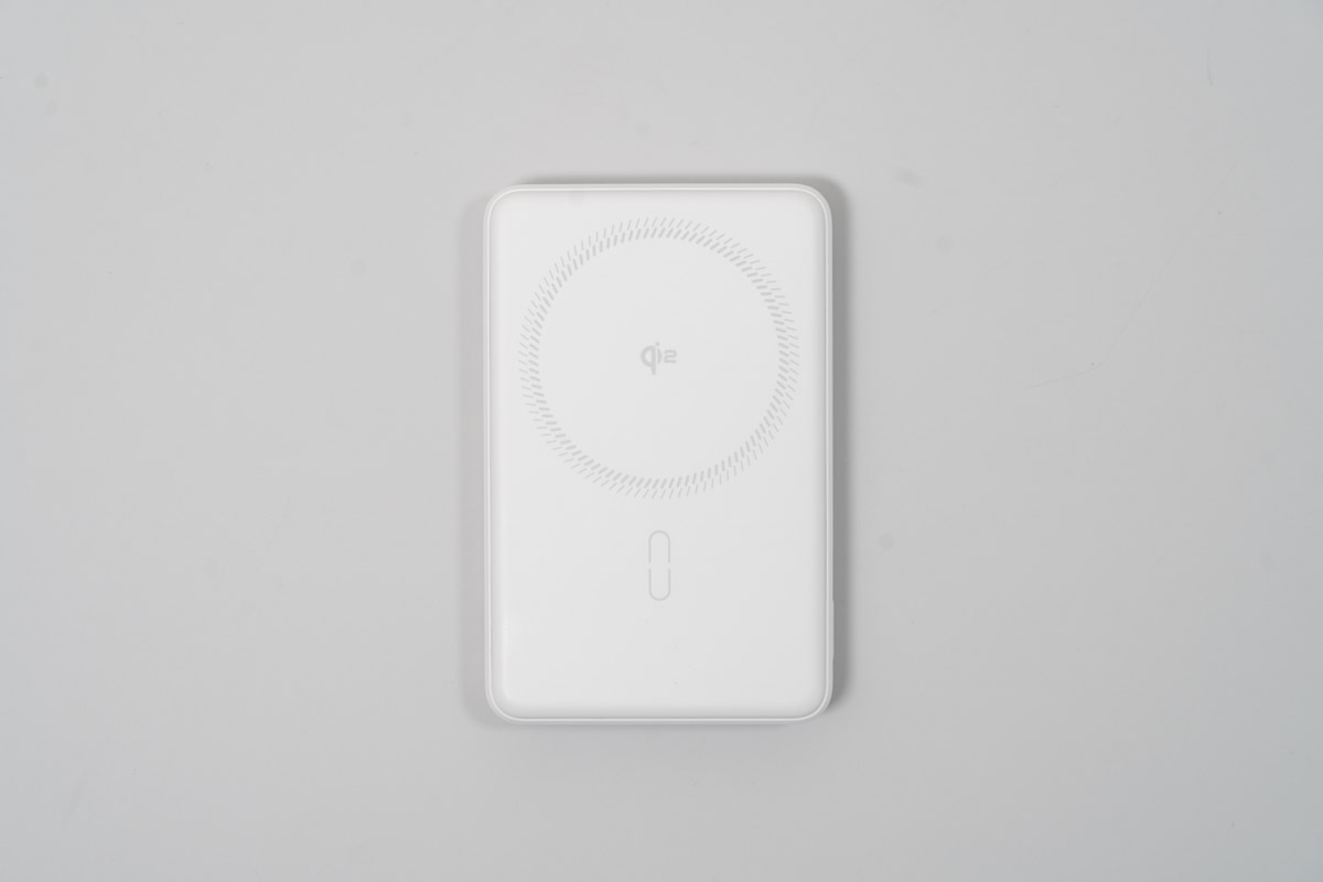 ESR Qi2 MagSlimキックスタンド式モバイルバッテリー
