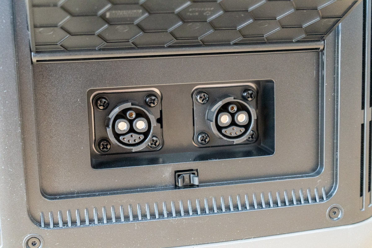ALLPOWERS R1500の拡張バッテリー接続用ポート