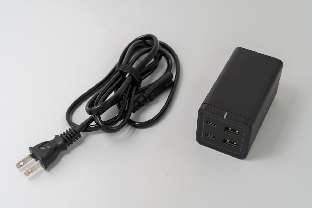 Spigenのコード付き充電器