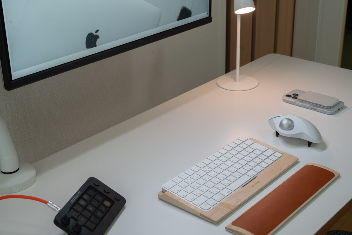 GROVEMADEのキーボードトレイとリストレスト