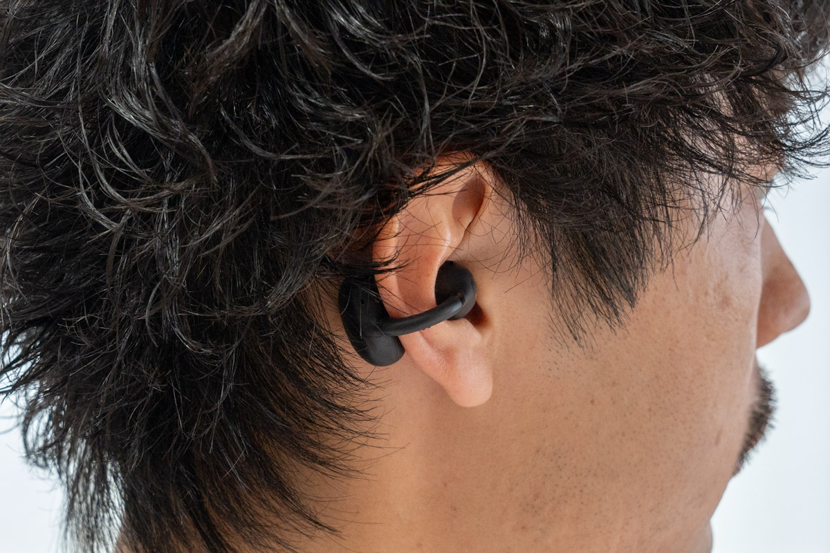 Baseus BC1を装着しているところ