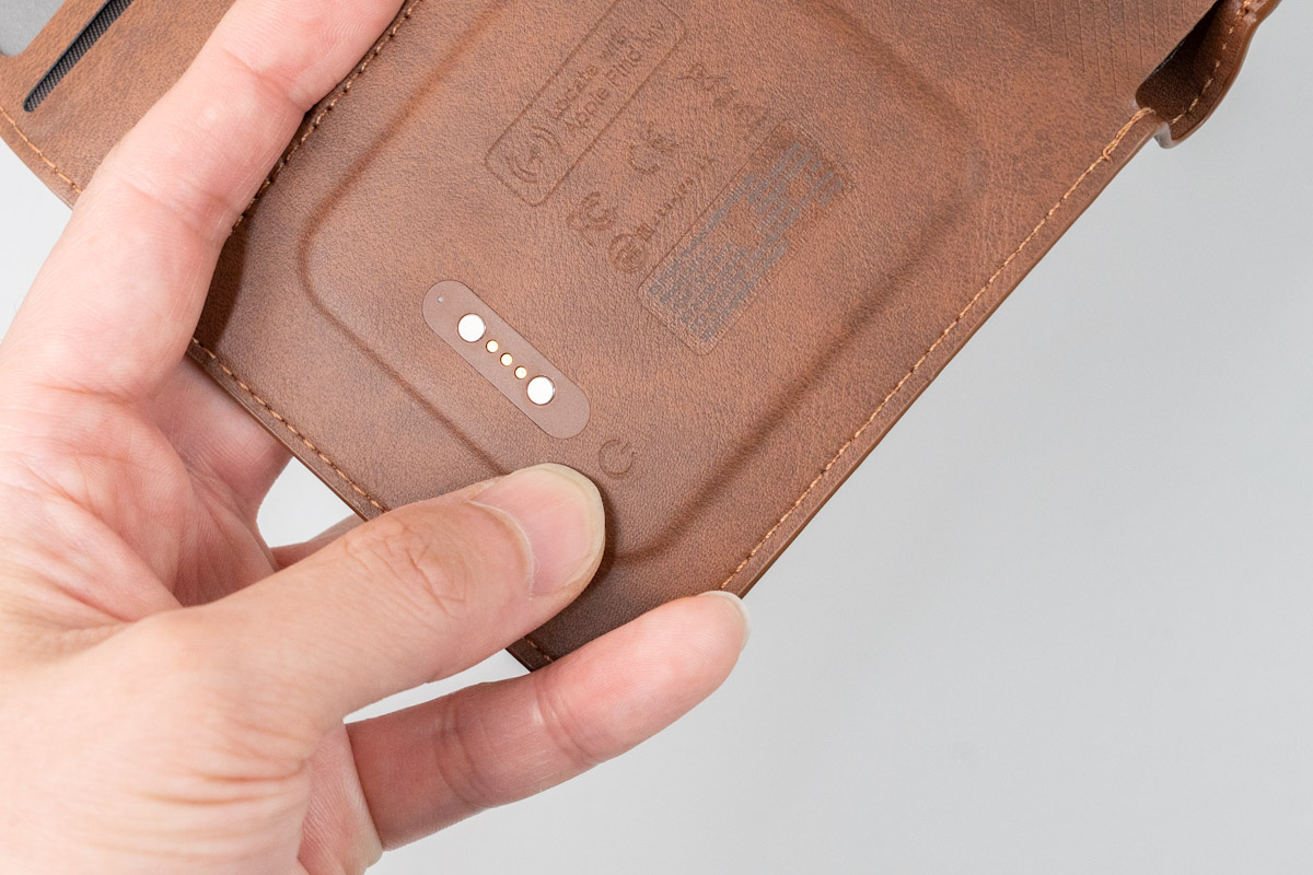ESR Geo Walletの電源ボタン