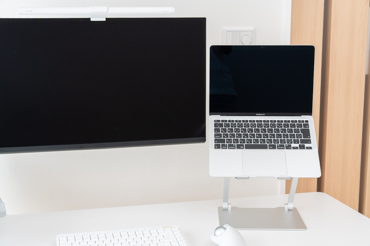 タブレットスタンドを使ったデスクセットアップ