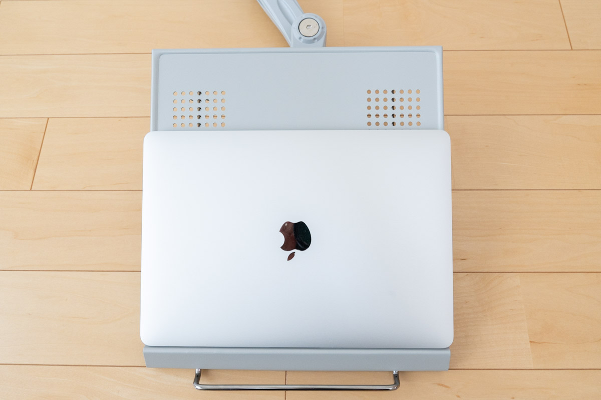LINDY ノートパソコンアームとMacBook Air 13インチ