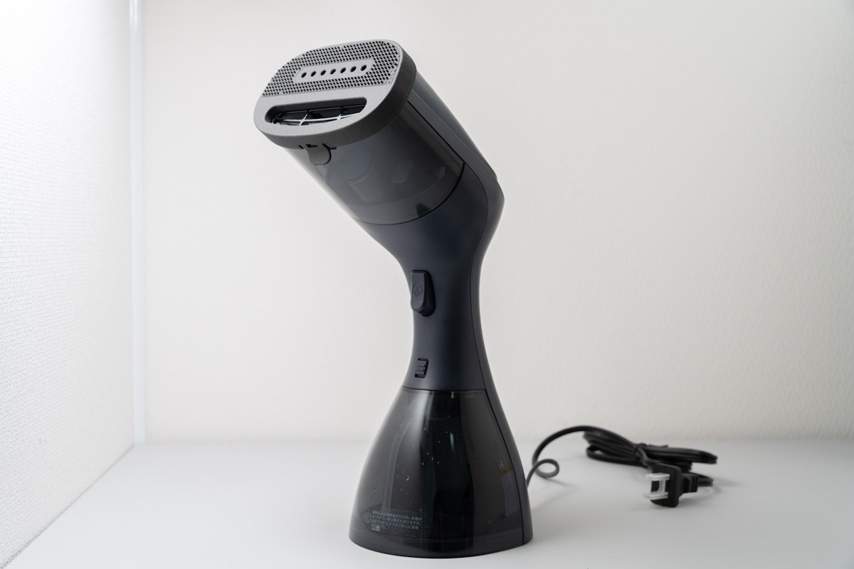 吸着式衣類スチーマー Morus V3は自立が可能