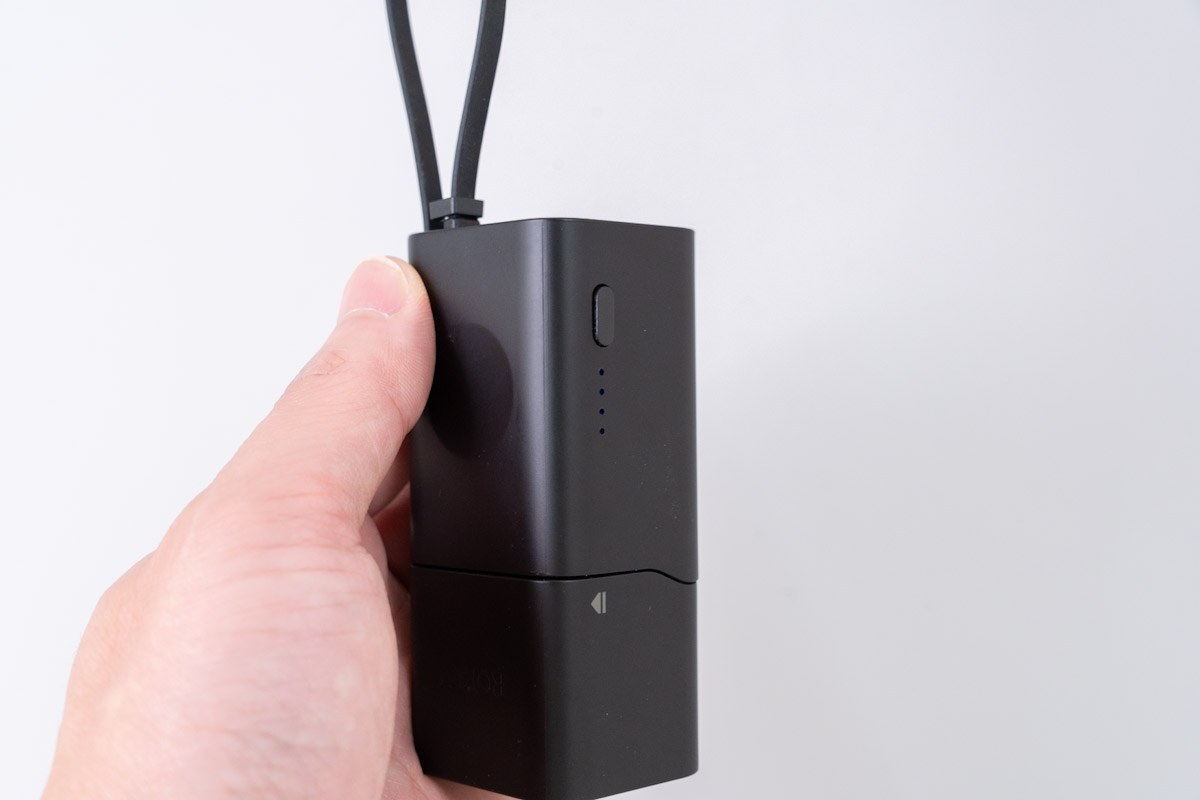 RORRY コンセント一体型モバイルバッテリー CB02のバッテリー残量表示