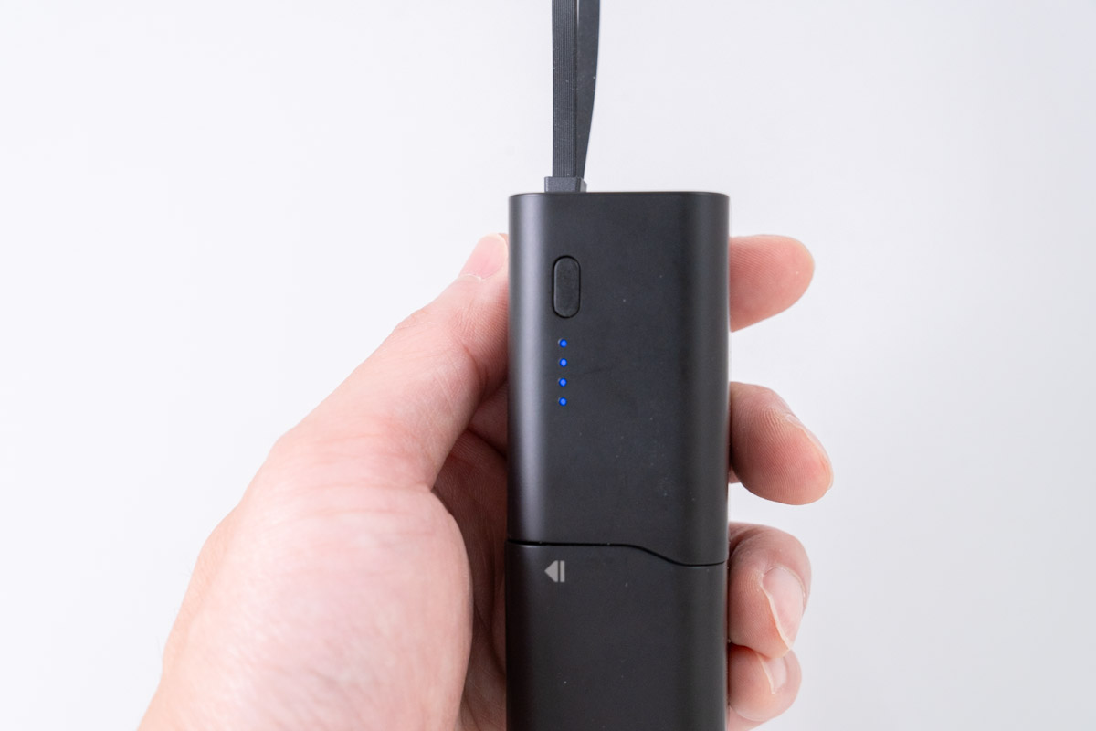 RORRY コンセント一体型モバイルバッテリー CB02のバッテリー残量表示