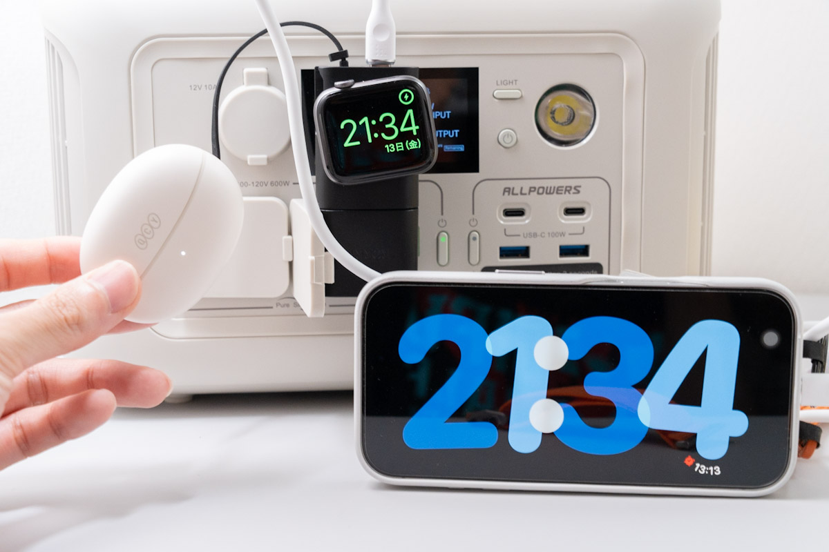 RORRY コンセント一体型モバイルバッテリー CB02を使った3台同時充電