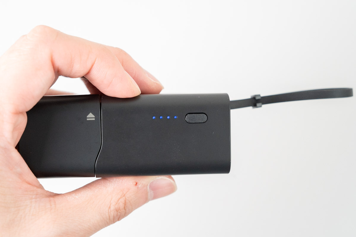 RORRY コンセント一体型モバイルバッテリー CB02
