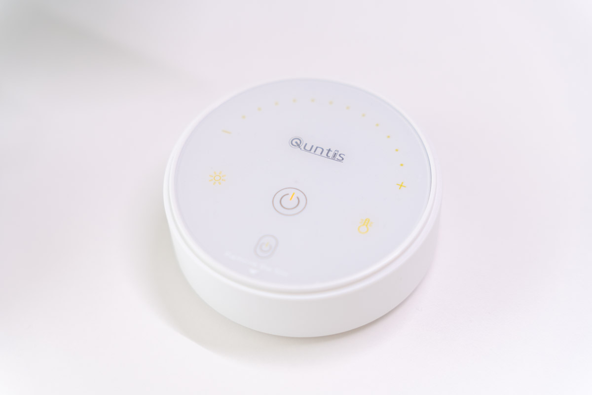 Quntisの白いモニターライトのリモコン