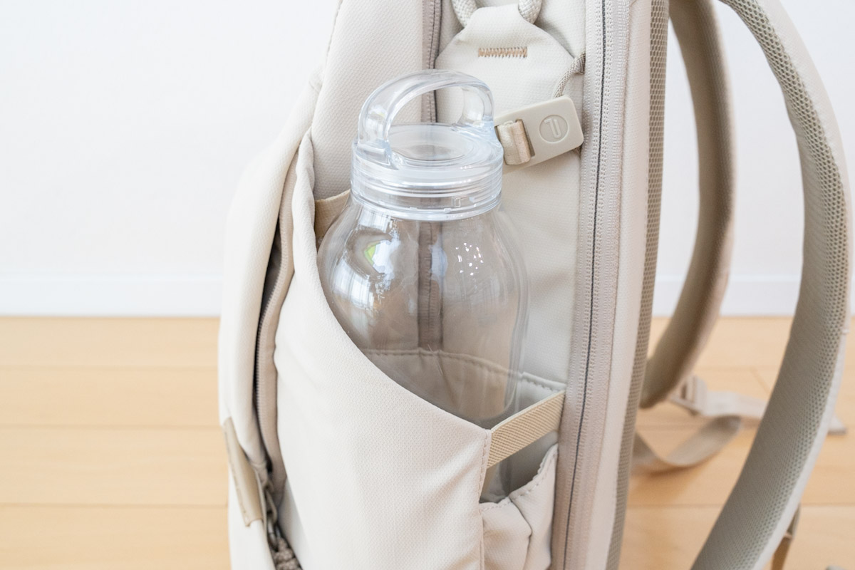 PGYTECH OneGo Lite Backpackのサイドポケット