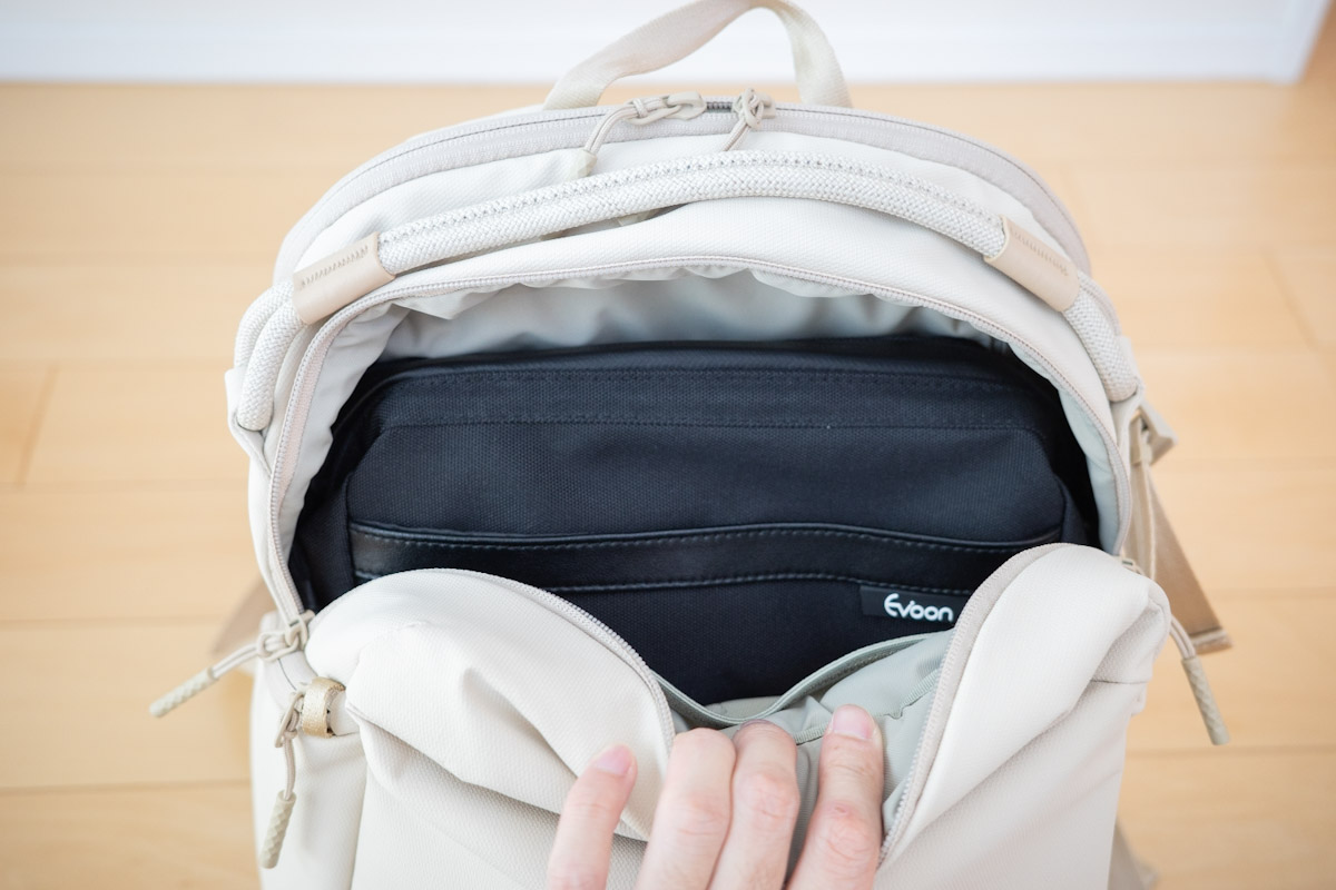 PGYTECH OneGo Lite Backpackのメイン上部の収納