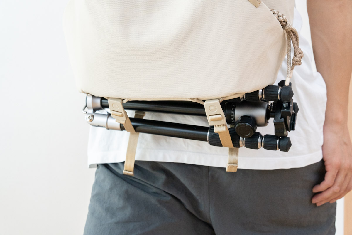 PGYTECH OneGo Lite Backpackの底部には三脚固定用のフック