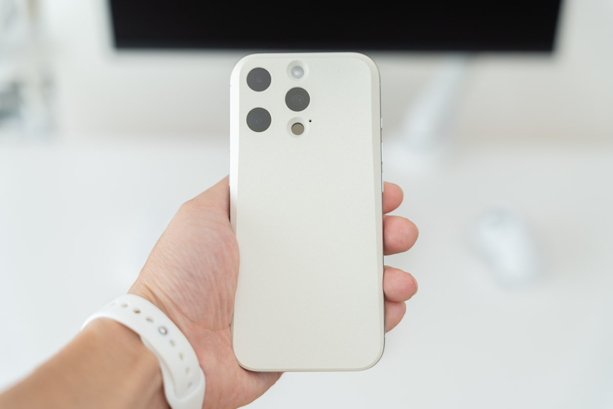 MYNUS iPhone 16 Pro MAGBACK