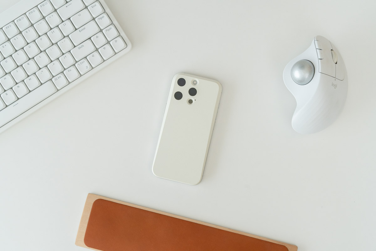 MYNUS iPhone 16 Pro MAGBACK