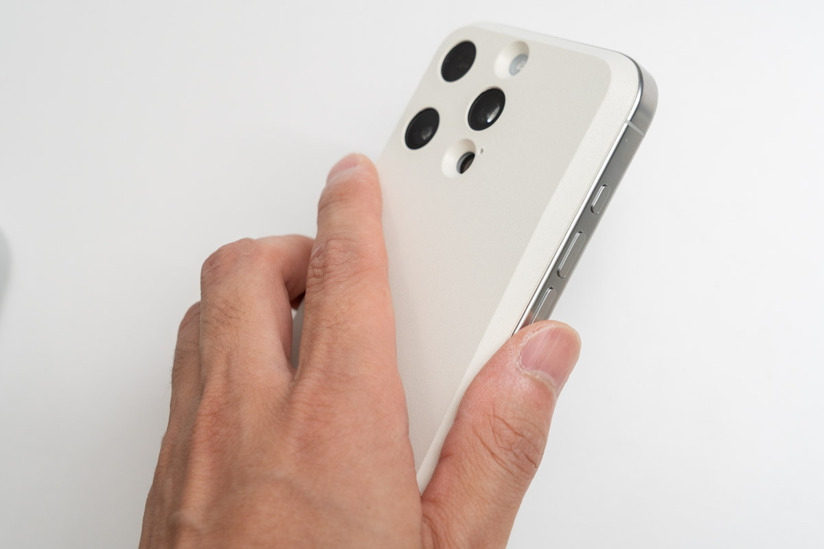 MYNUS iPhone 16 Pro MAGBACK