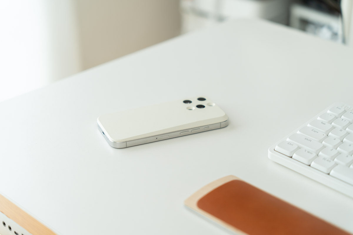 MYNUS iPhone 16 Pro MAGBACK