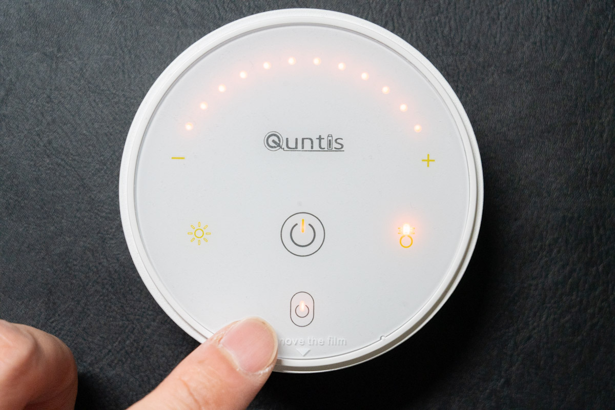 Quntis Glow Whiteのバックライトはリモコンでオンオフ可能