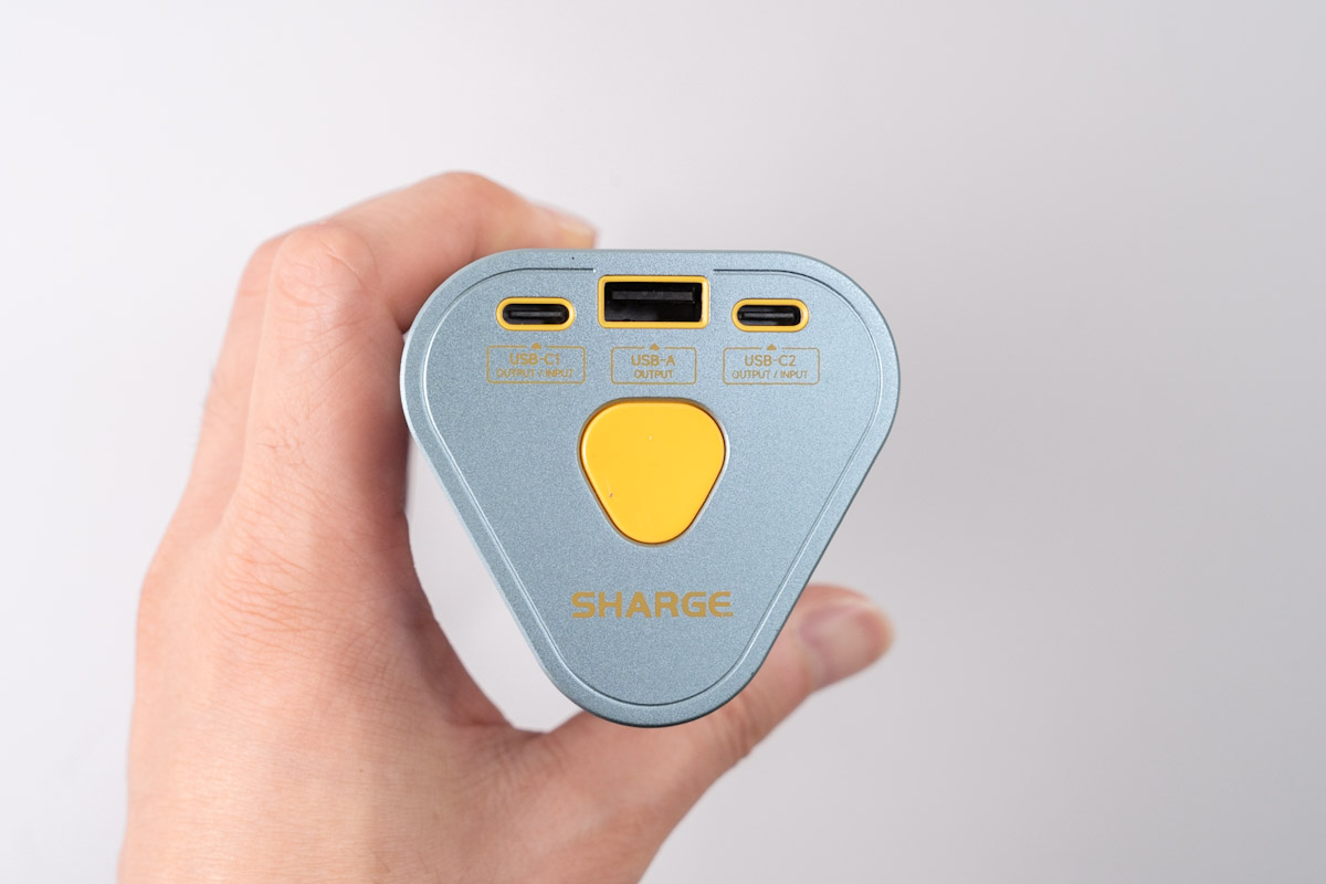 SHARGEEK 170の側面の電源ボタンと各種ポート