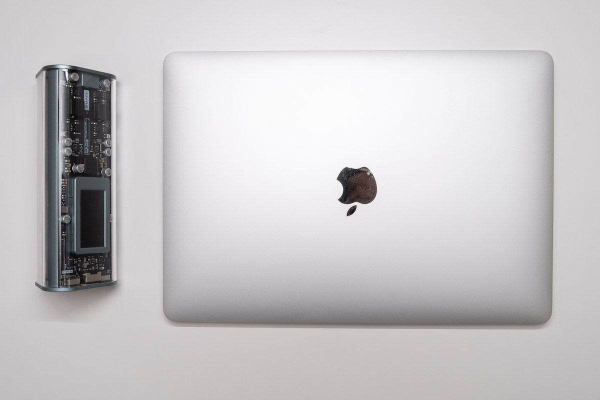 SHARGEEK 170とMacBook Air