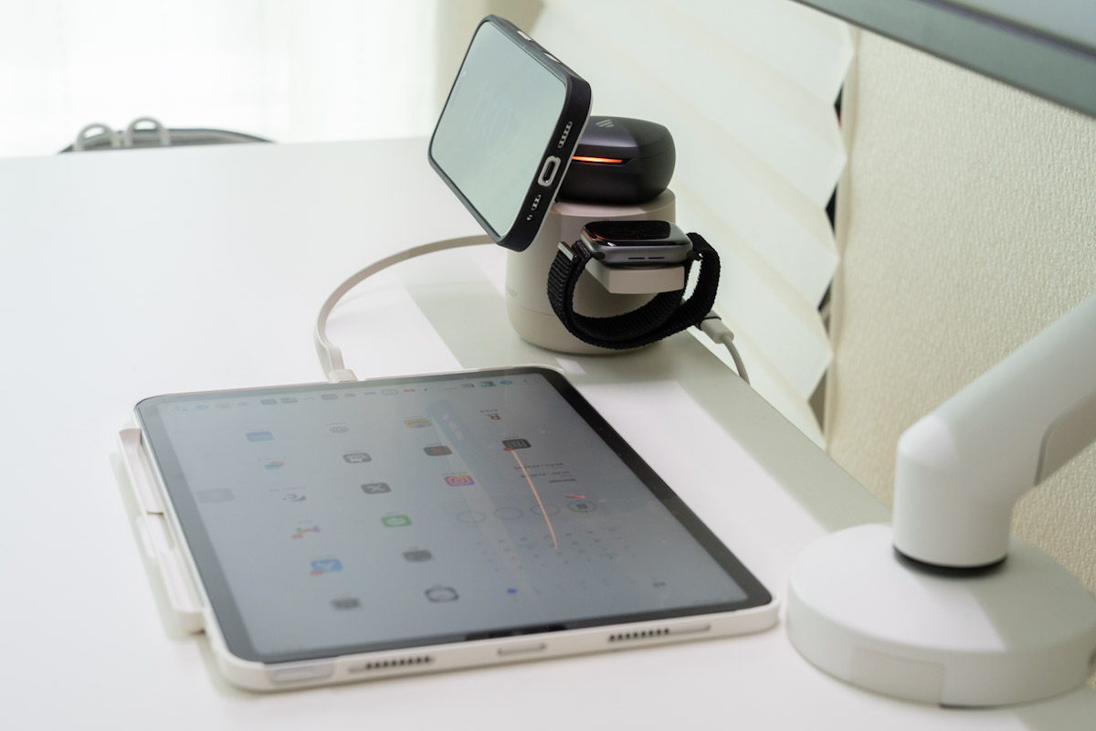 THREEKEY 4in1 マグネット無線充電ステーション1つで4つのデバイスを同時に充電