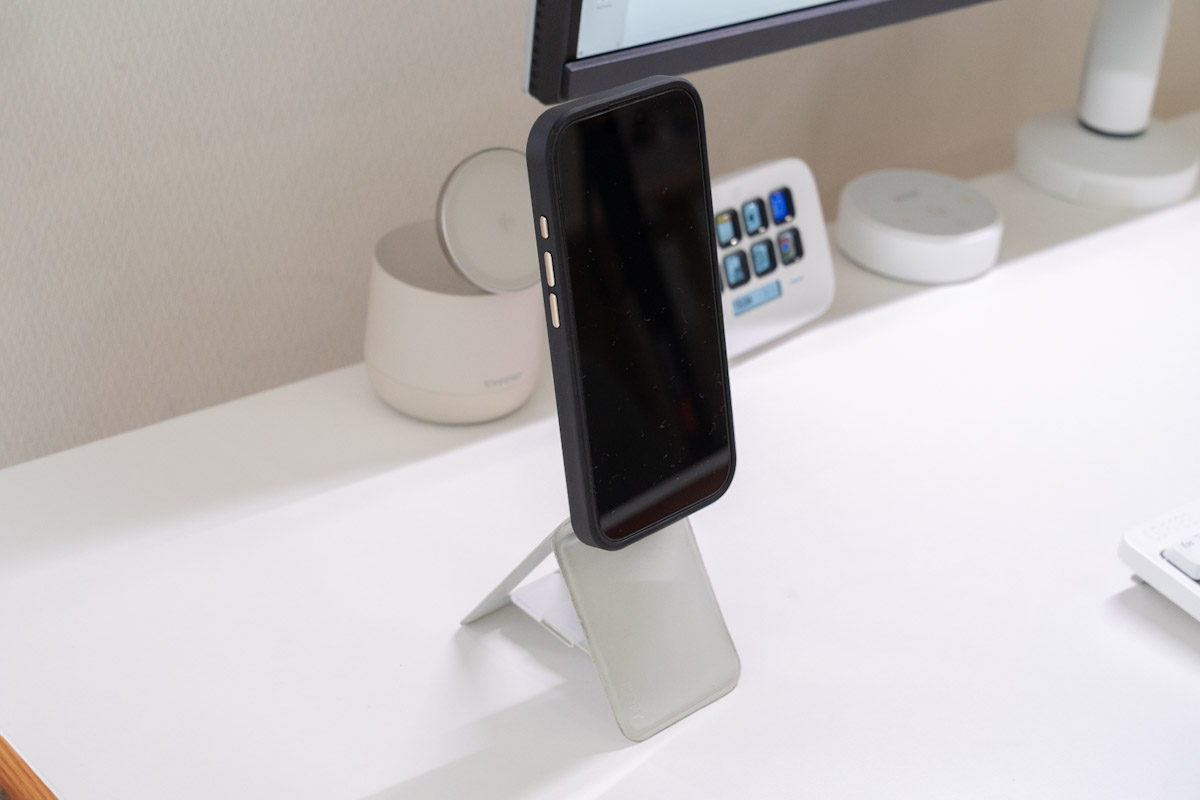 TORRAS Ostand Q3 レザートーンにMOFTの七変化マルチスタンドを使用