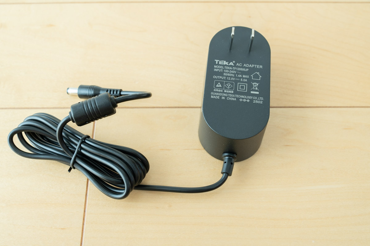 CRUA 34インチウルトラワイドモニターの電源アダプター