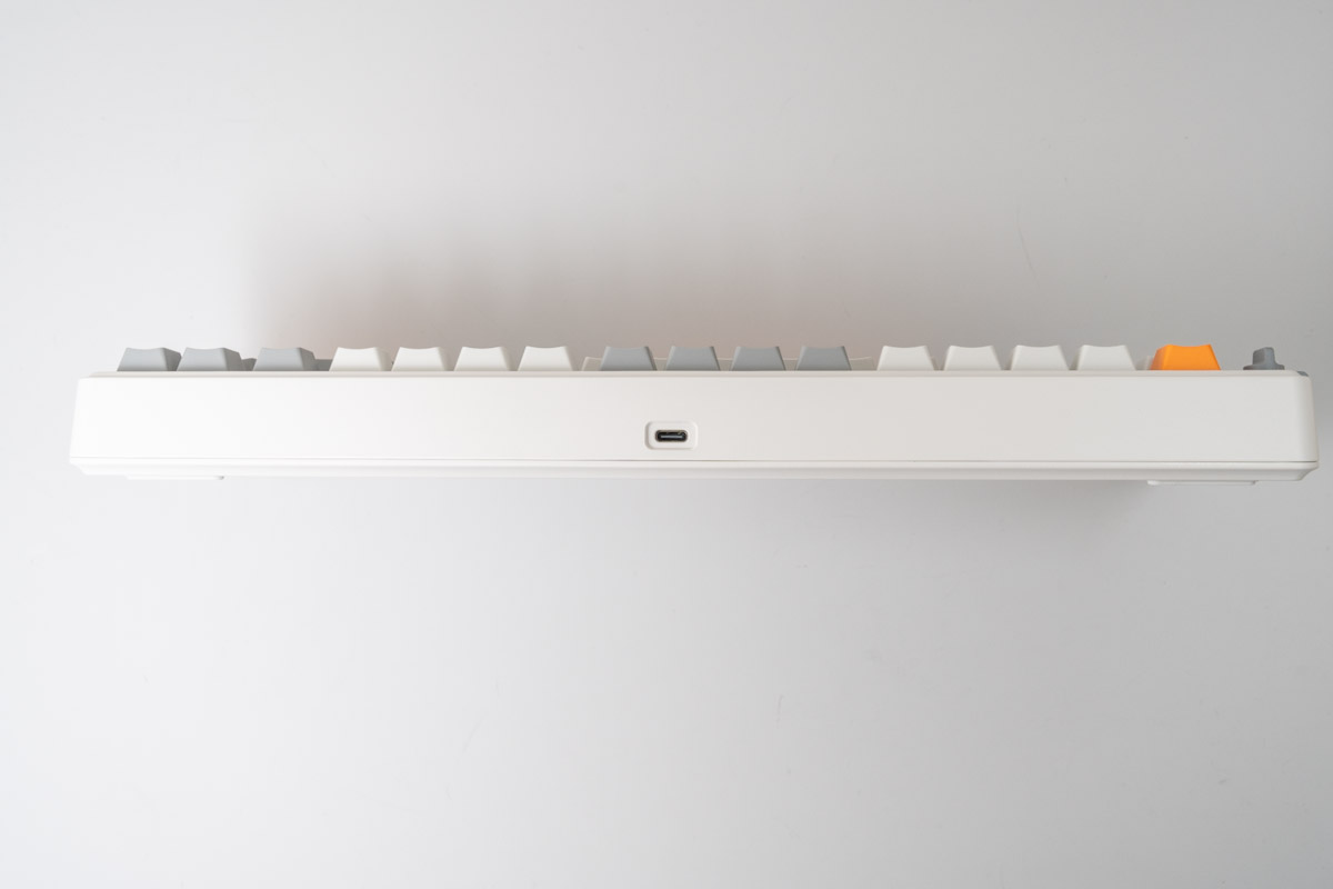 EPOMAKER RT85の上部にある充電＆有線接続用USBポート