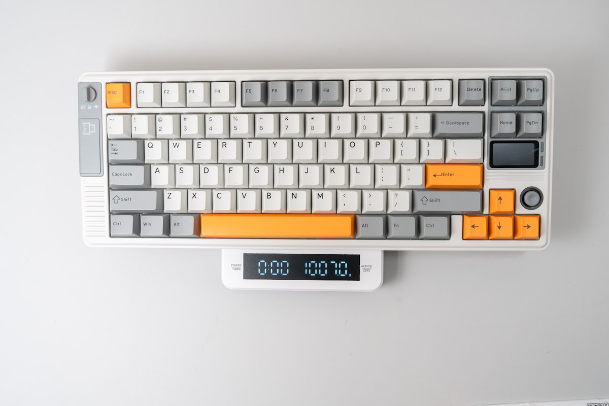 EPOMAKER RT85の重さは約1kg