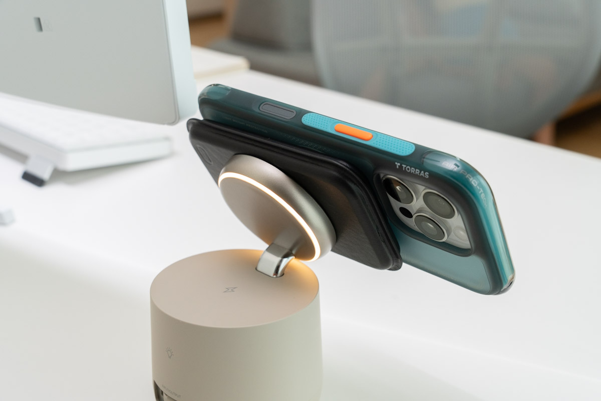 MATECH MagOn Air 5000を充電しながらiPhoneを充電