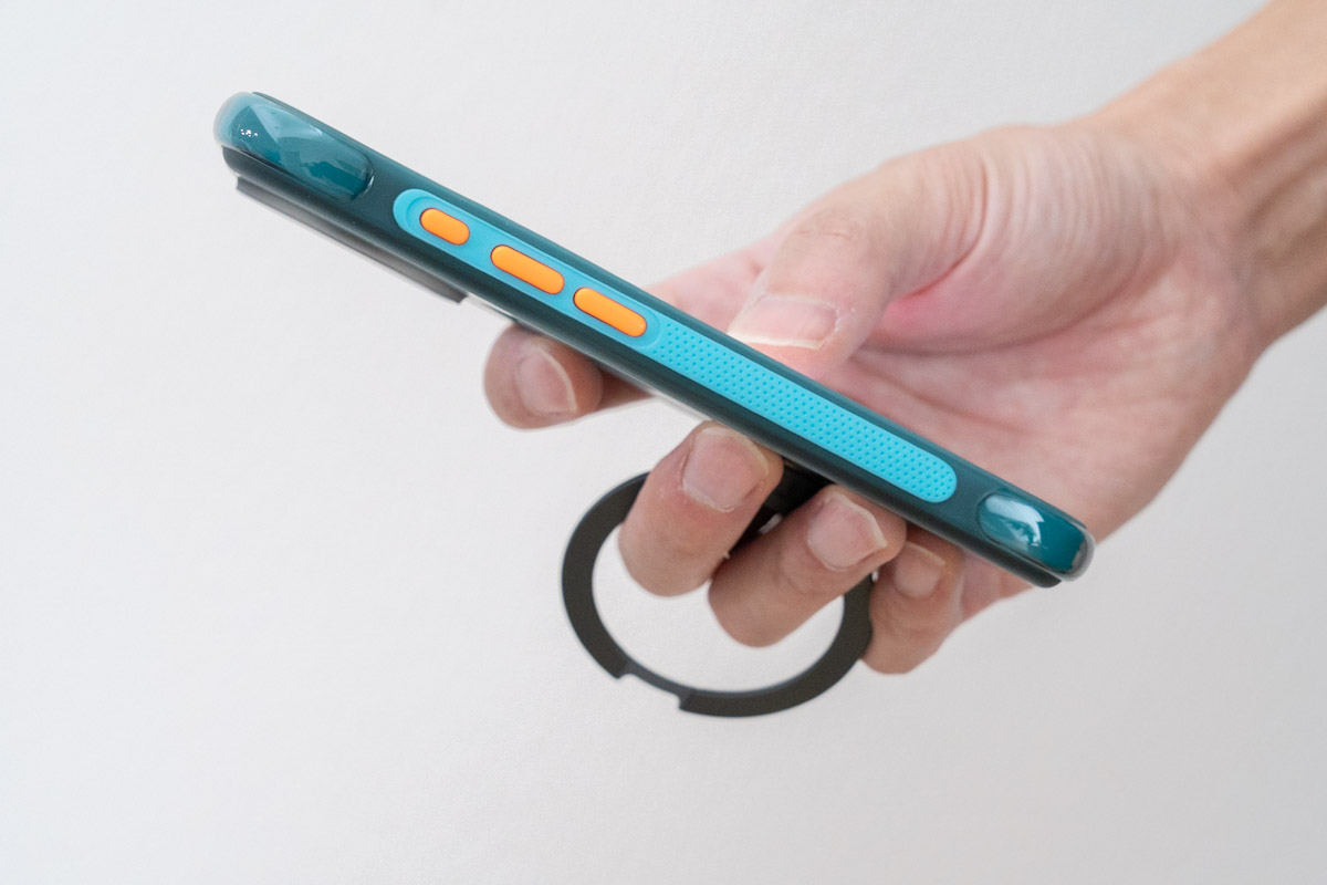 TORRAS Ostand Q3 Airはスマホグリップ的にも使える