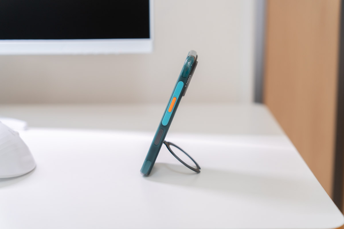 TORRAS Ostand Q3 Airのゼンマイ式スタンドの角度調整