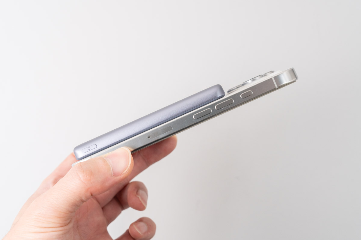 Baseus PicoGo AM41の厚さは9.2mmでiPhoneよりも薄い