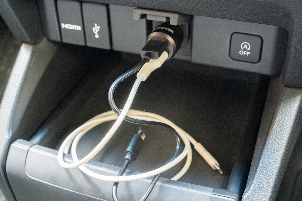 LISEN 巻取り式カーチャージャー置く前の車の充電環境