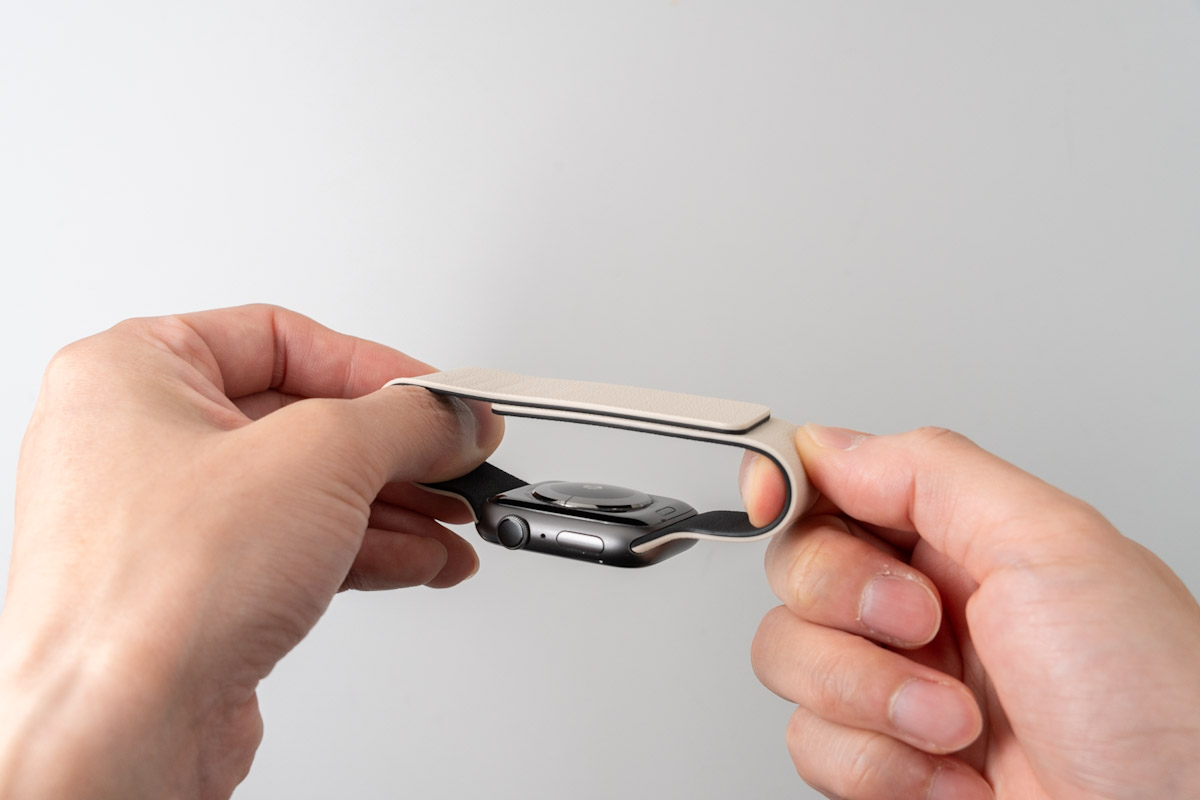 Apple Watch用マグネット式シリコンバンドのマグネット固定は意外としっかりしている