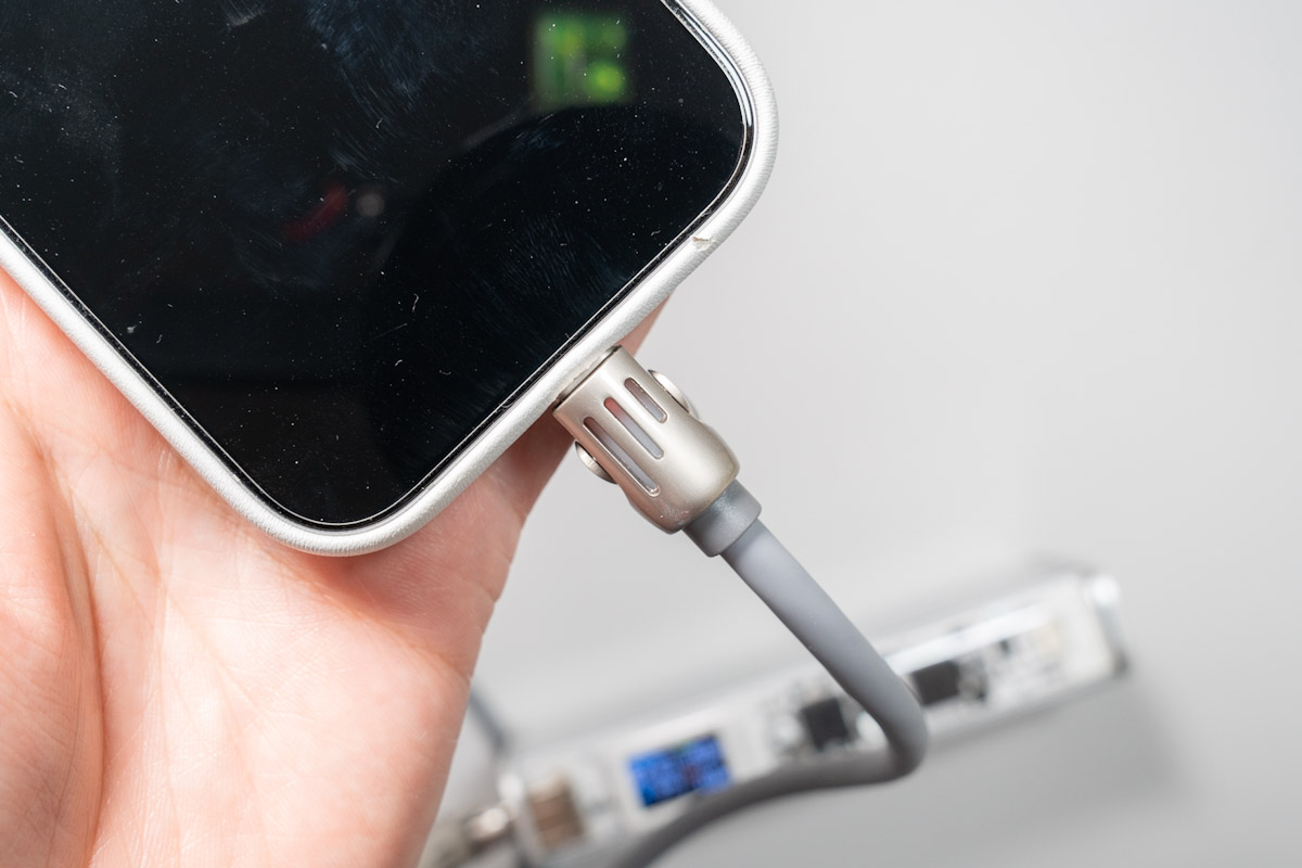 LISEN マルチ充電ケーブル 4in1のRGBライト機能