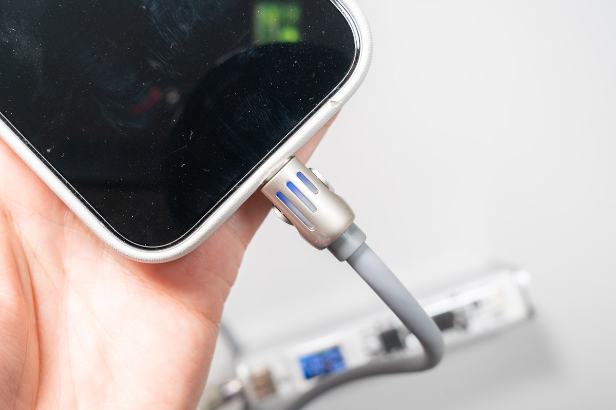 LISEN マルチ充電ケーブル 4in1のRGBライト機能