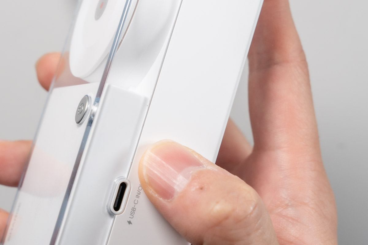 SHARGE Retractable 3-in-1は全体的にマットな質感