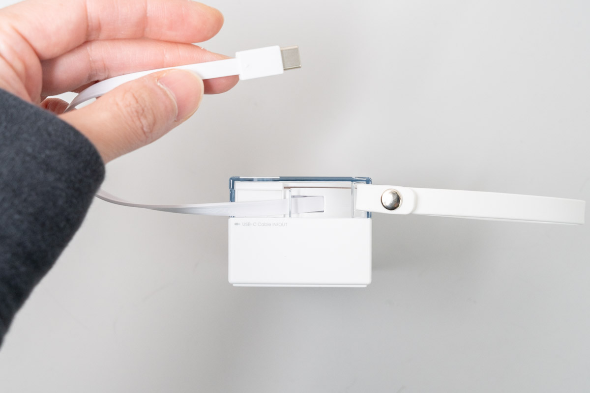 SHARGE Retractable 3-in-1の巻取り式ケーブル