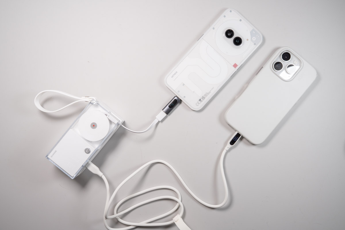 SHARGE Retractable 3-in-1で2台同時充電