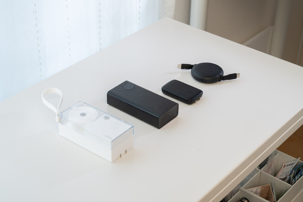 SHARGE Retractable 3-in-1とモバイルバッテリー+充電器+ケーブル